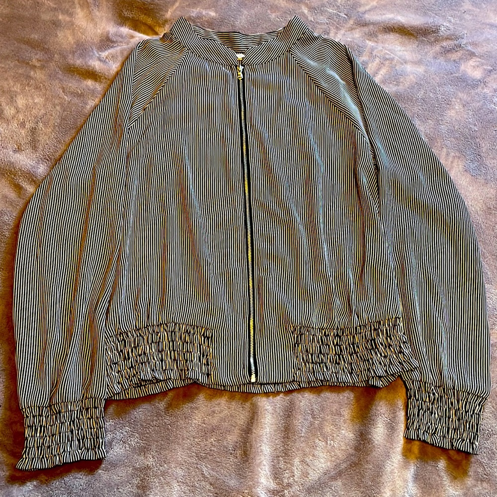 A zip up top perfect to throw over a top for fashion yet still sophisticated